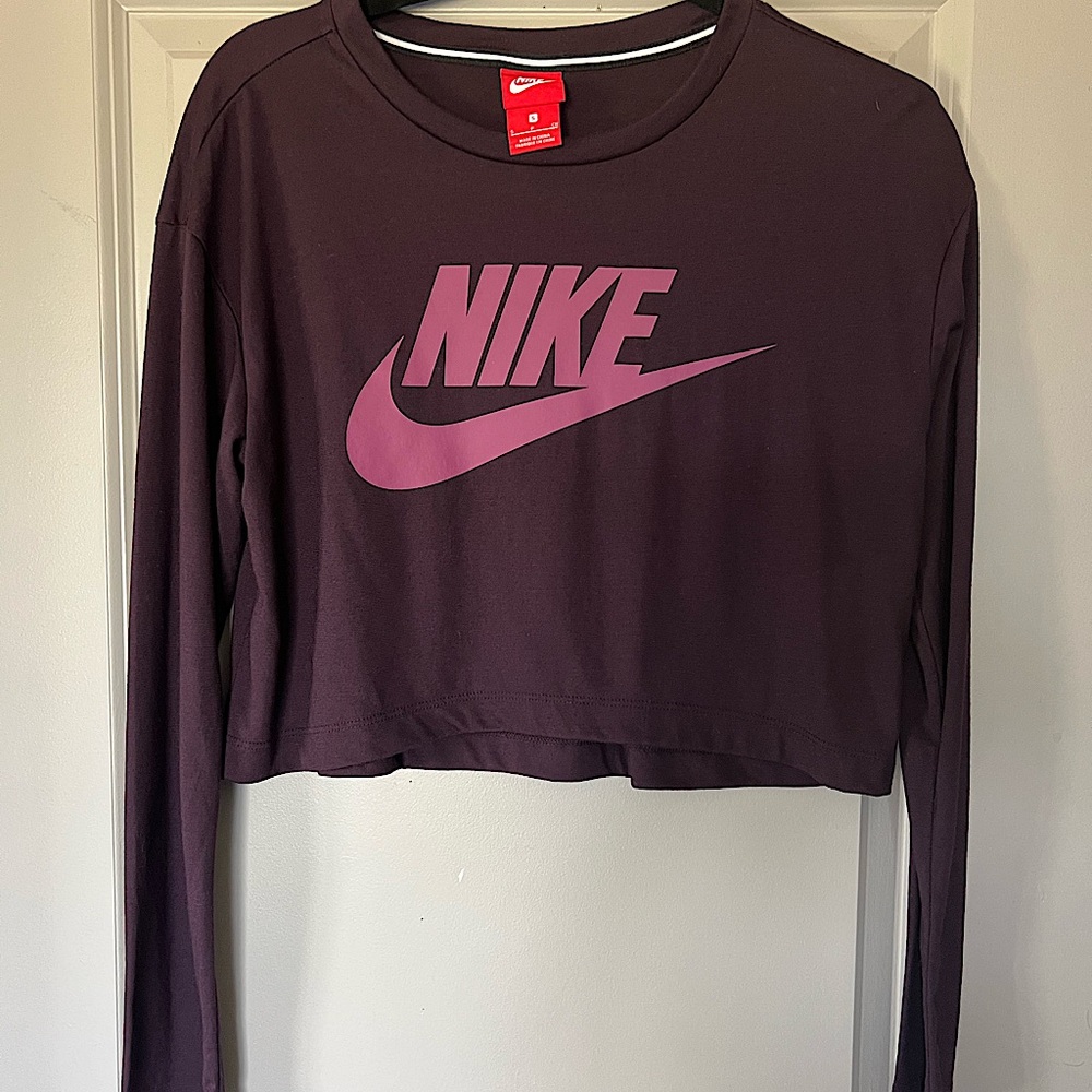Nike Women’s long sleeve pullover. Size small. Dark purple/plum with pink logo.